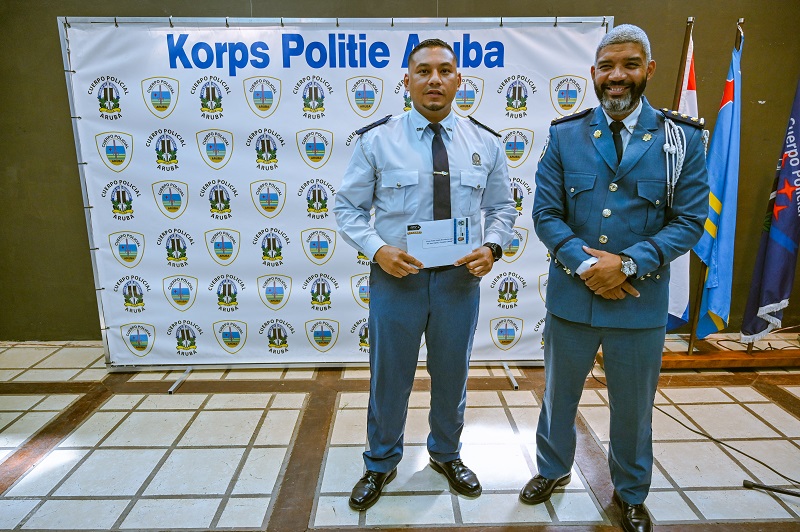 Un Total Di 170Ana Sirbiendo Pais Aruba