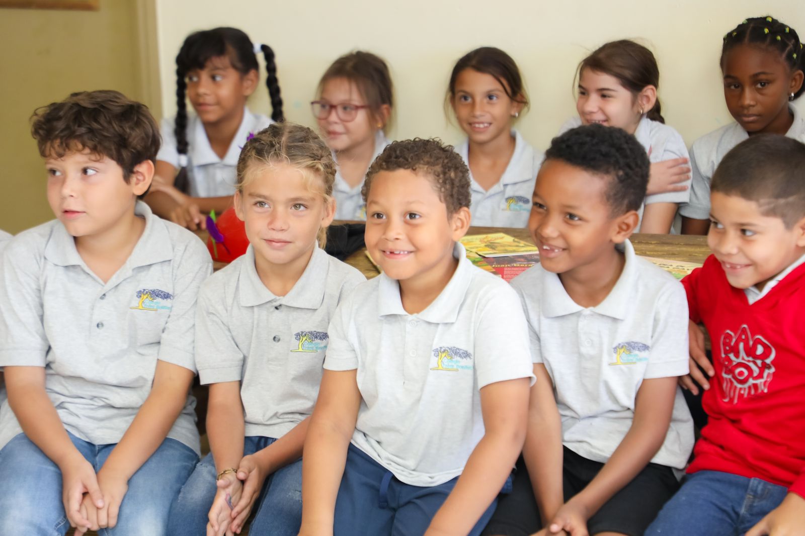 Minister Di Cultura Xiomara Maduro A Bishita Arco Iris Kleuterschool Y Colegio Frere Bonifacius Pa Promove Nos Fiesta Di San Juan – Dera Gay 168 Bishita Na Scolnan Frere Bonifacius Y Arco Iris 02