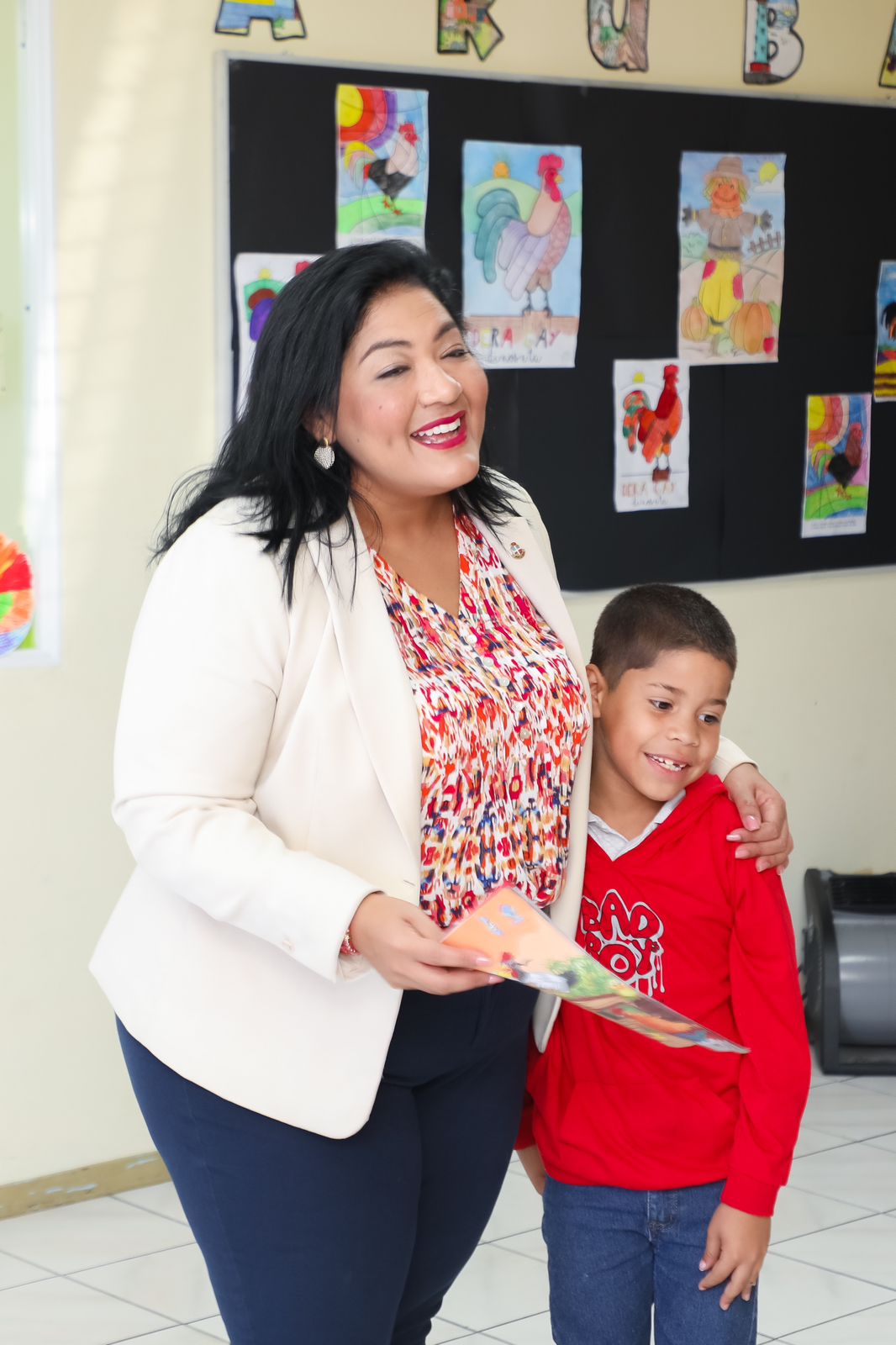 Minister Di Cultura Xiomara Maduro A Bishita Arco Iris Kleuterschool Y Colegio Frere Bonifacius Pa Promove Nos Fiesta Di San Juan – Dera Gay 164 Bishita Na Scolnan Frere Bonifacius Y Arco Iris 06
