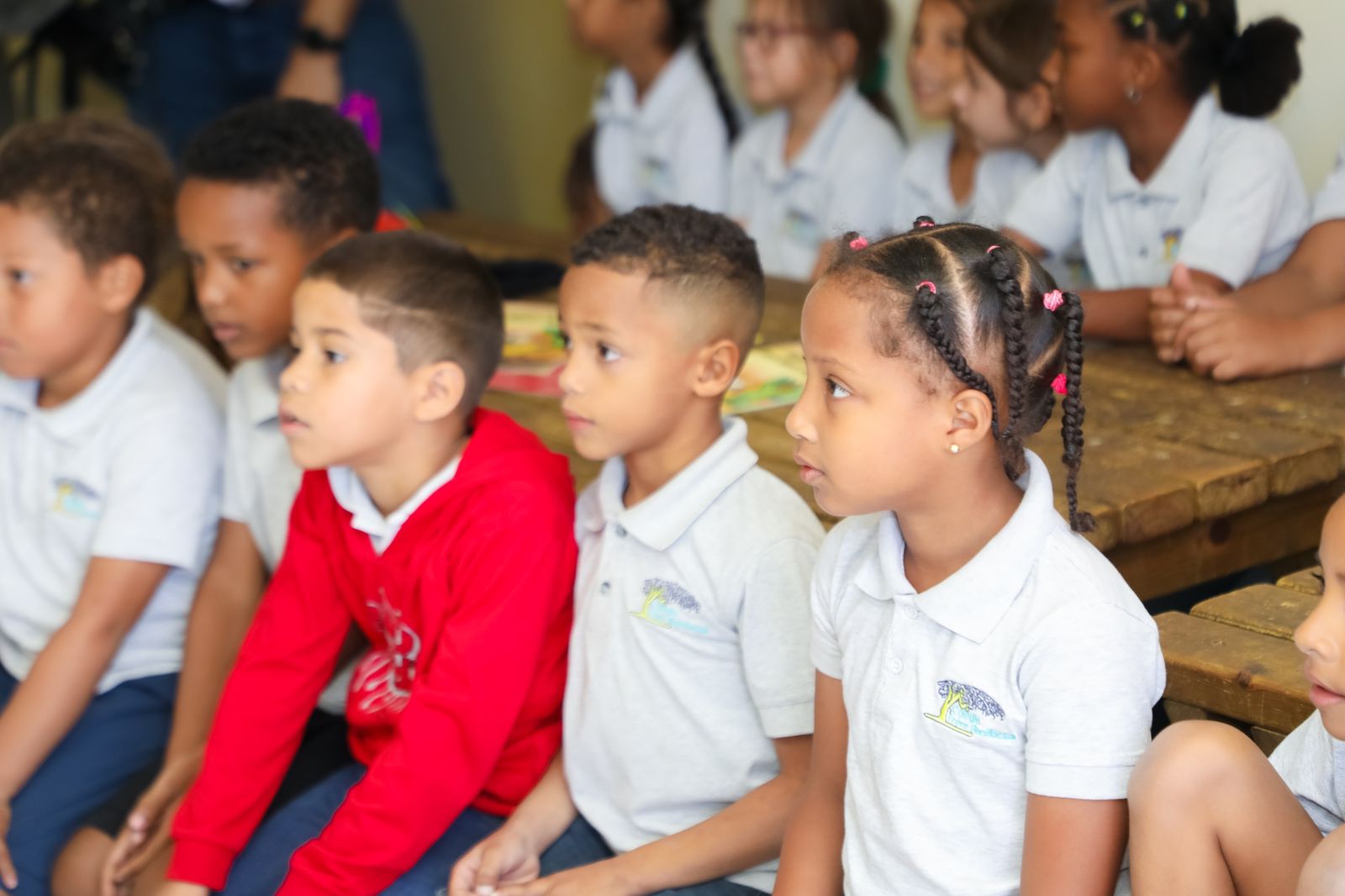 Minister Di Cultura Xiomara Maduro A Bishita Arco Iris Kleuterschool Y Colegio Frere Bonifacius Pa Promove Nos Fiesta Di San Juan – Dera Gay 162 Bishita Na Scolnan Frere Bonifacius Y Arco Iris 08