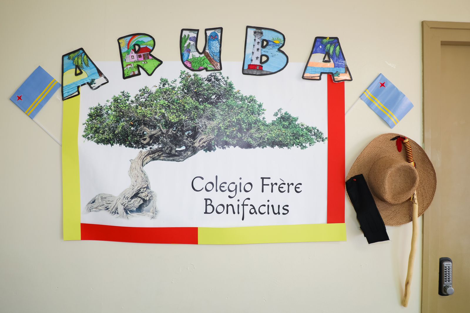 Minister Di Cultura Xiomara Maduro A Bishita Arco Iris Kleuterschool Y Colegio Frere Bonifacius Pa Promove Nos Fiesta Di San Juan – Dera Gay 161 Bishita Na Scolnan Frere Bonifacius Y Arco Iris 10