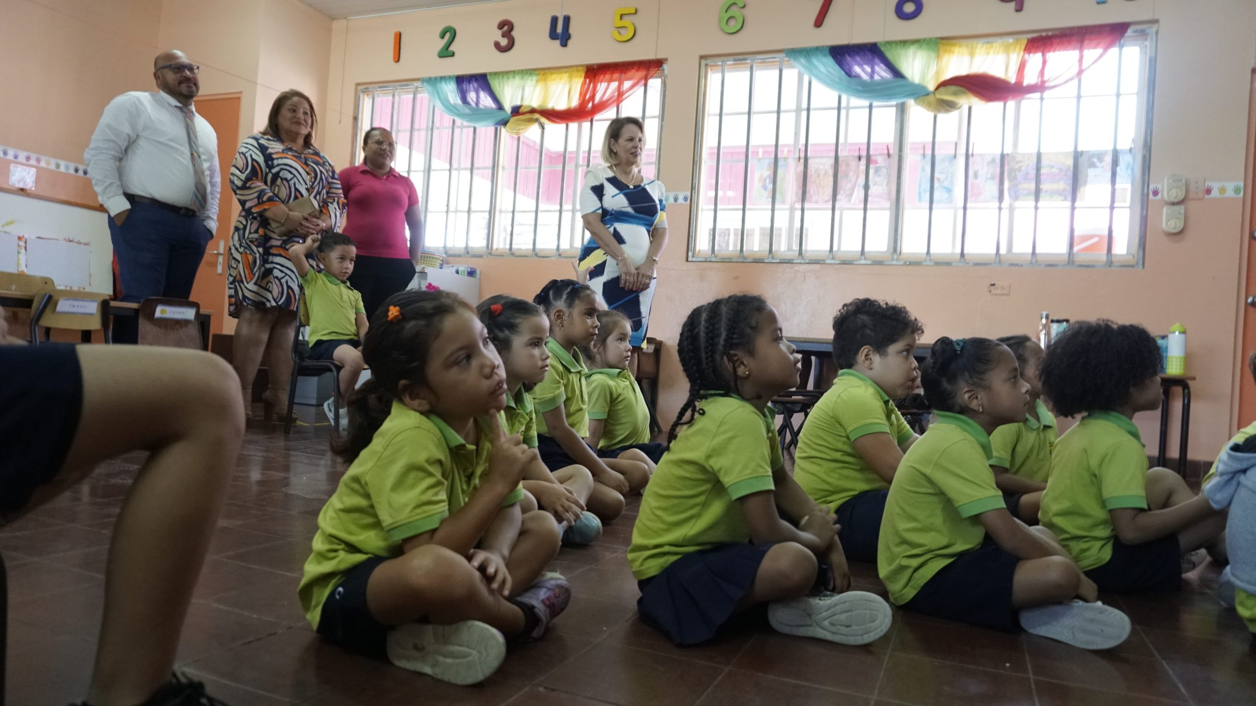 Prome Minister Ta Felicita Aurora Kleuterschool Como Un Di E Scolnan Ganador Di E Campaña Di Edutech 164 Mp Aurora Edutech 1 Scaled