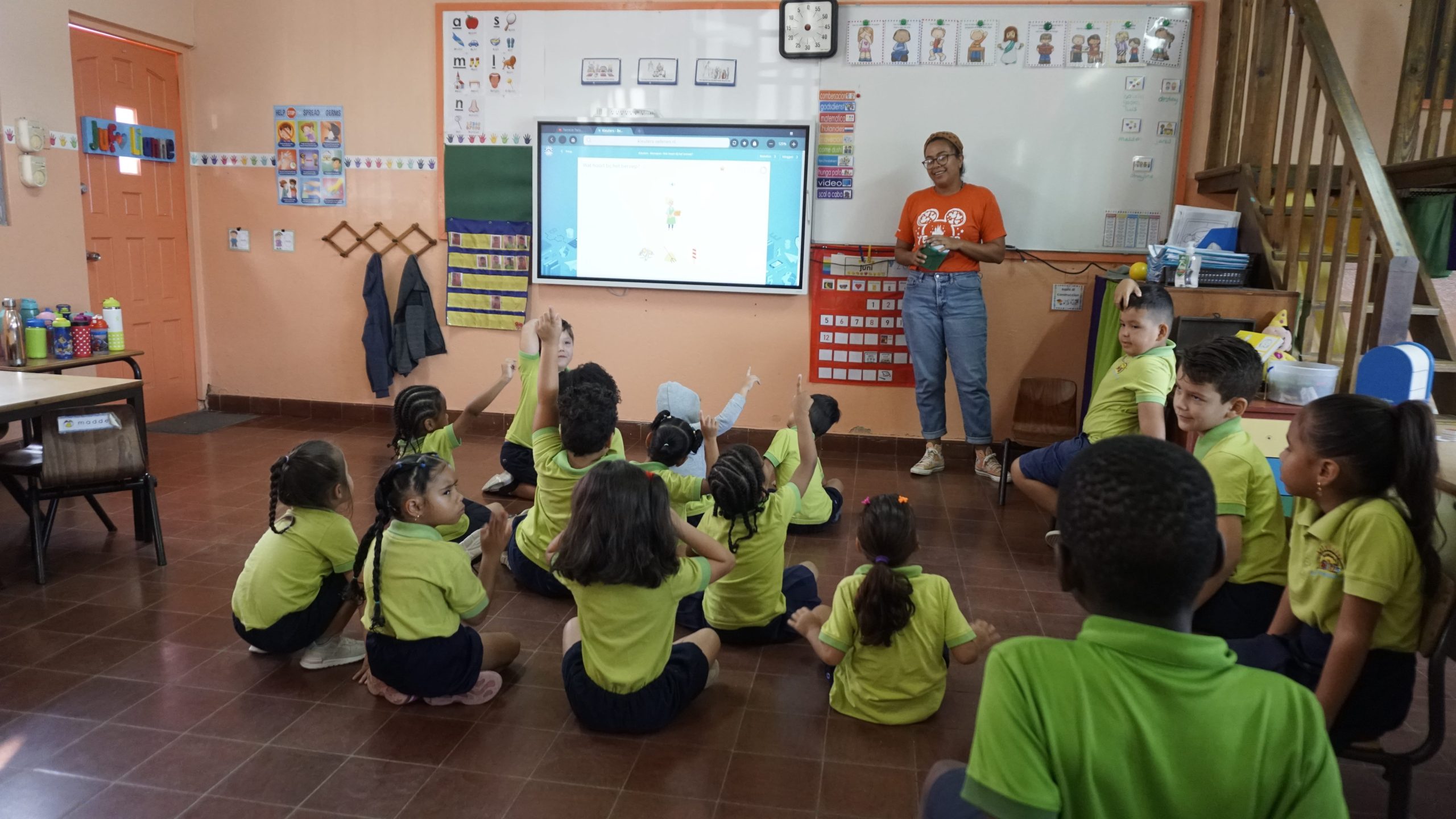 Prome Minister Ta Felicita Aurora Kleuterschool Como Un Di E Scolnan Ganador Di E Campaña Di Edutech 160 Mp Aurora Edutech 5 Scaled
