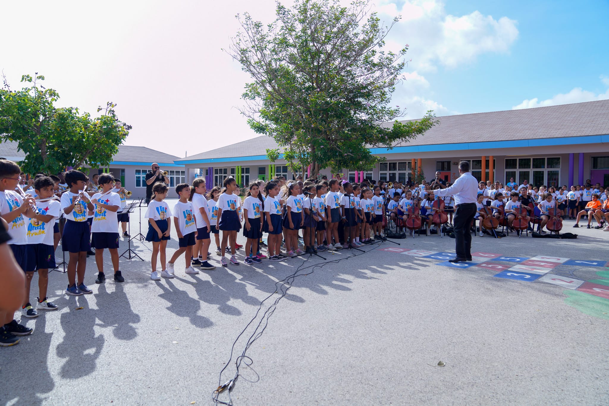 Prome Minister A Disfruta Di Un Bunita Presentacion Di Leerorkest Y Muchanan Di Prinses Amalia Basisschool 166 Mp Leeorkest 1