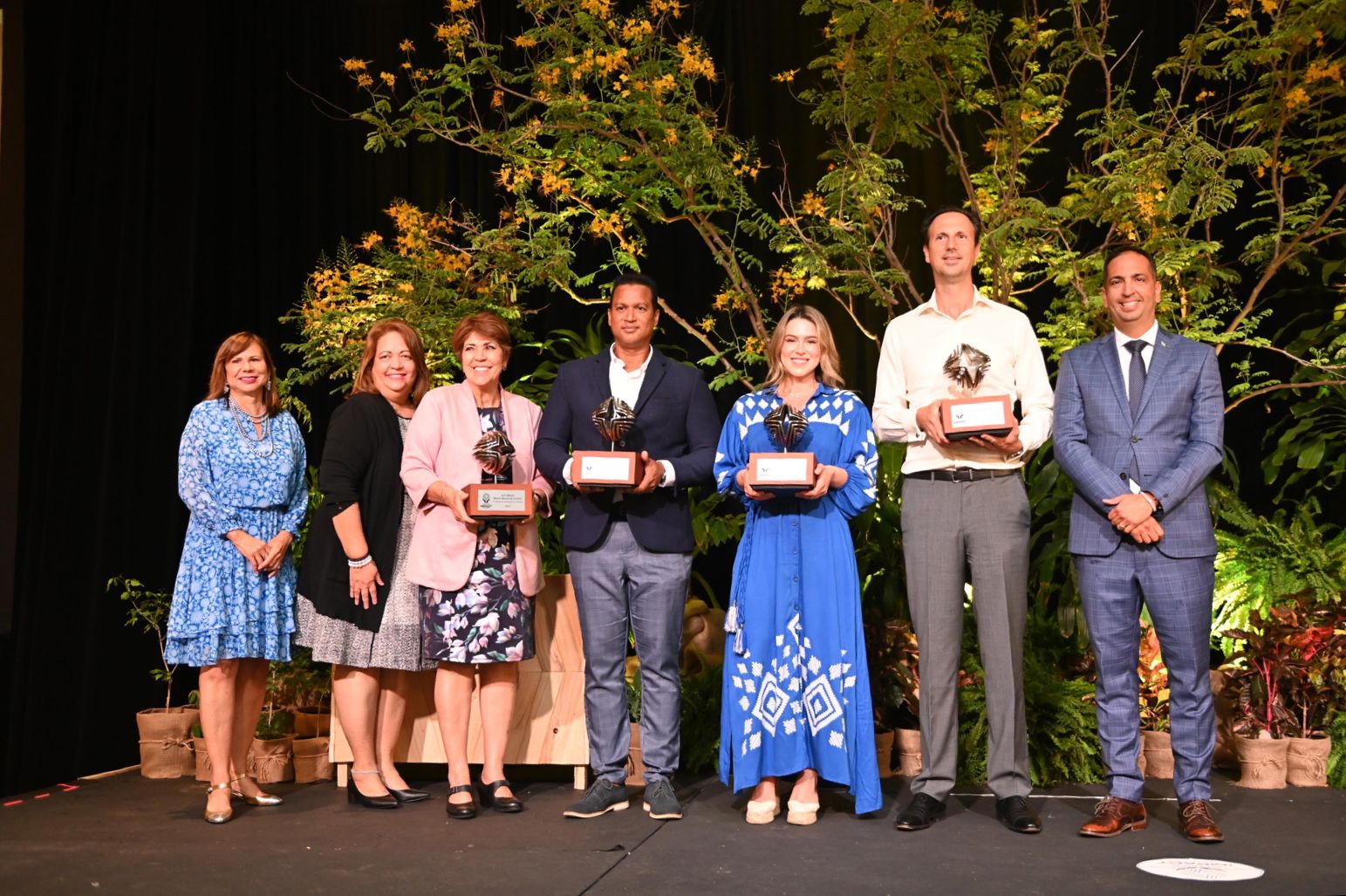 Minister Dangui Oduber: Masha Pabien Na E Ganadornan Di Ahata Impact Award 160 Masha Pabien Na E Ganadornan Di Ahata Impact Award