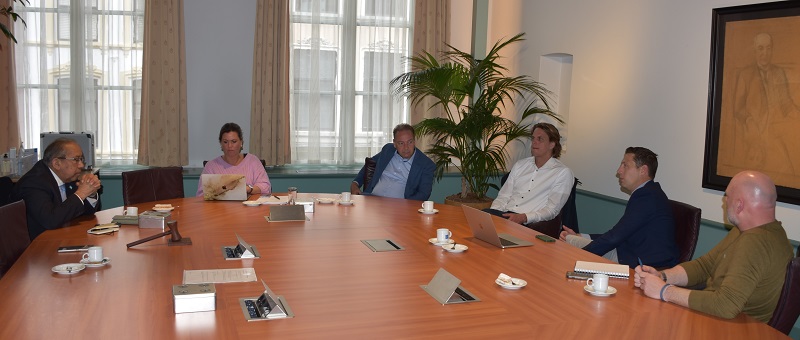Minister Thijsen A Reuni Cu Comerciantenan Na Zwolle 160 Minister Thijsen A Reuni Cu Comerciantenan Na Zwolle 1