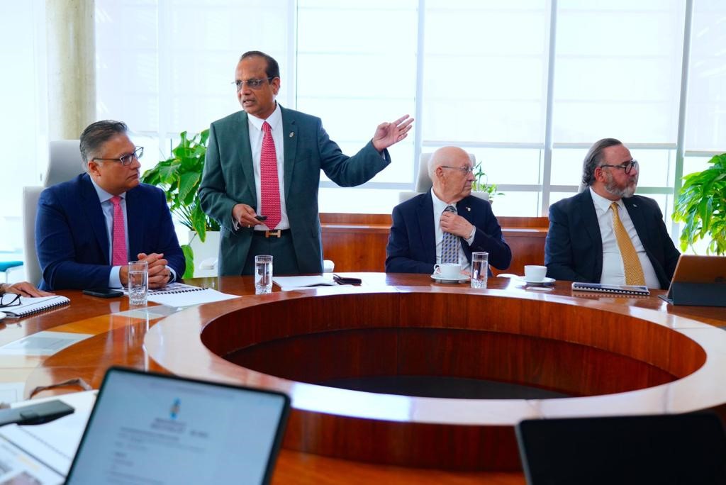 Minister Endy Croes: Conseho Di Minister E Ricibi Presentacion Di Xavier University School Of Medicine 160 Xavier University 3
