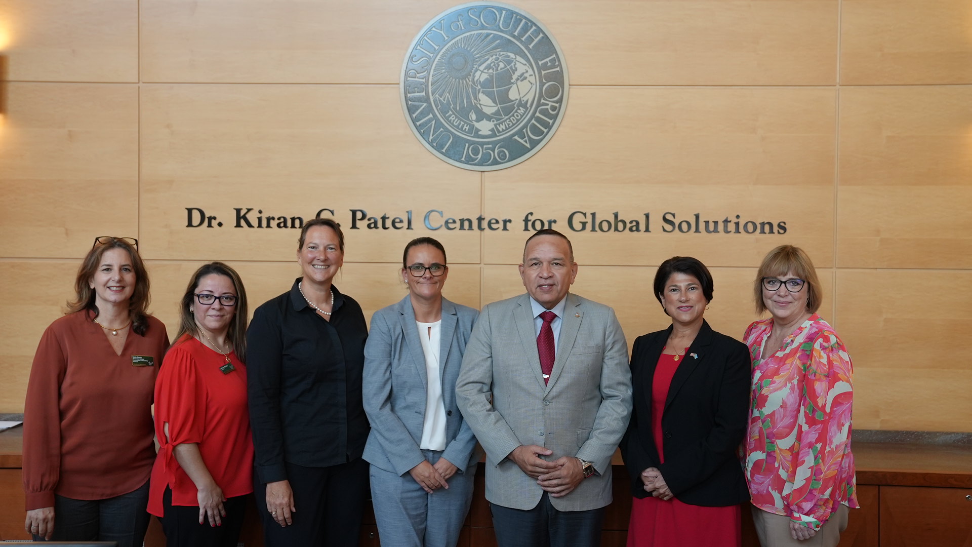 Minister Endy Croes Ta Reuni Cu E Representantenan Di University Of South Florida Na Tampa 166 Minister Endy Croes Ta Reuni Cu E Representantenan Di University Of South Florida Na Tampa 2
