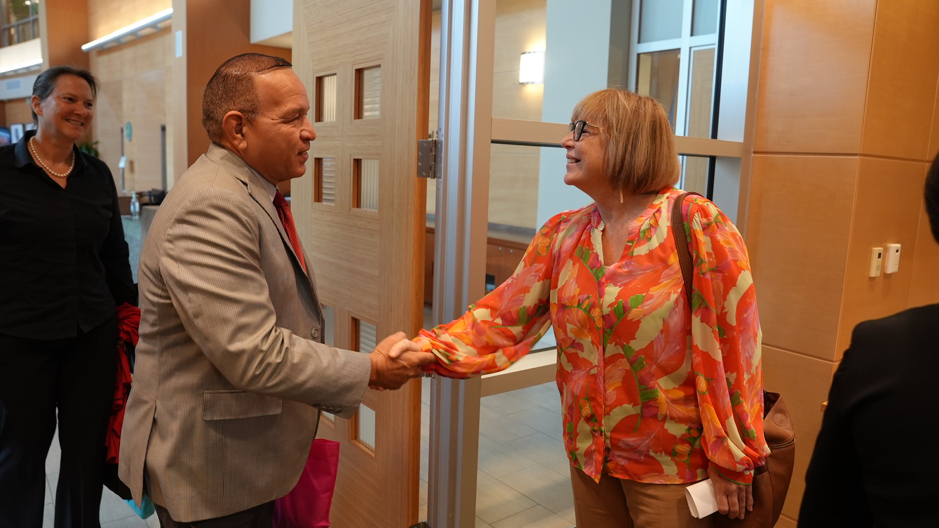 Minister Endy Croes Ta Reuni Cu E Representantenan Di University Of South Florida Na Tampa 161 Minister Endy Croes Ta Reuni Cu E Representantenan Di University Of South Florida Na Tampa.4