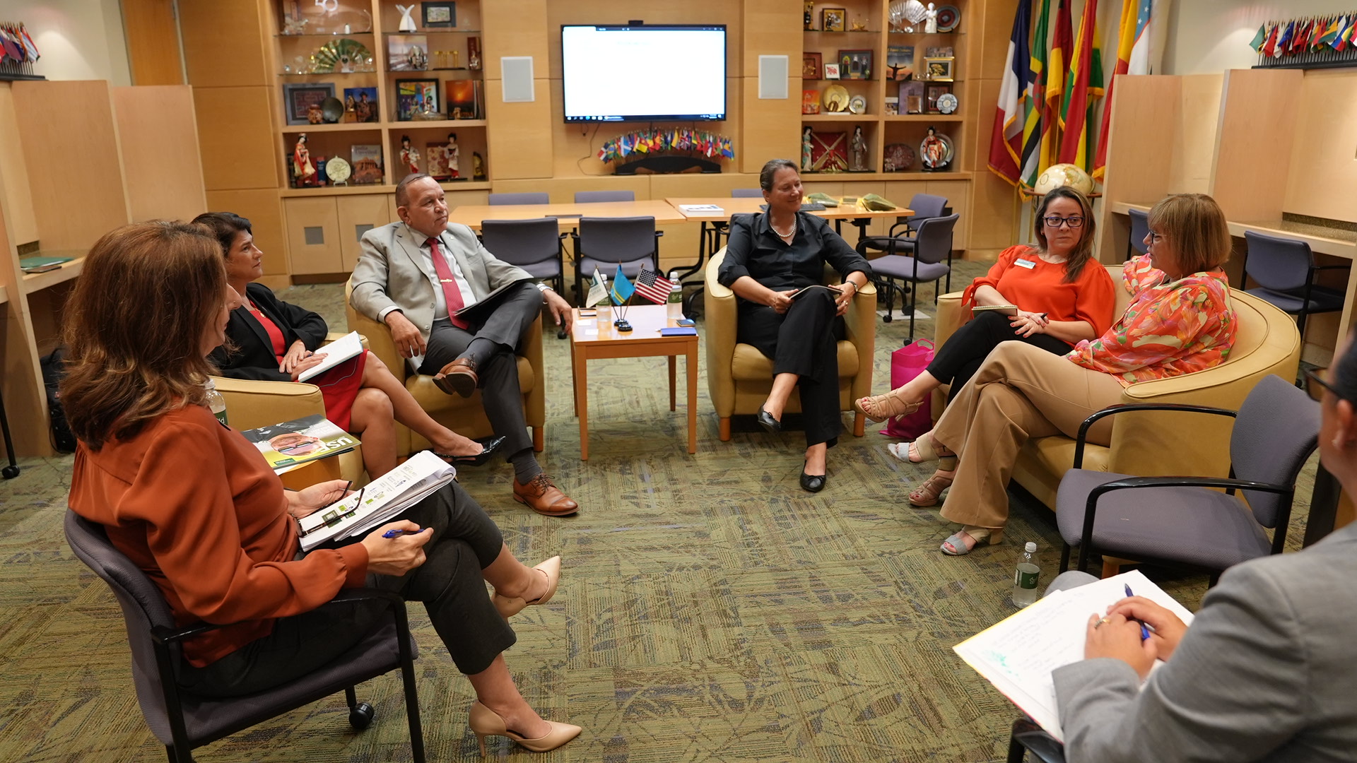 Minister Endy Croes Ta Reuni Cu E Representantenan Di University Of South Florida Na Tampa 165 Minister Endy Croes Ta Reuni Cu E Representantenan Di University Of South Florida Na Tampa
