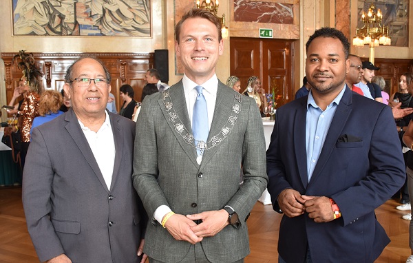 Minister Thijsen Invitado Special Na Zomercarnaval Di Rotterdam 161 Zomercarnava