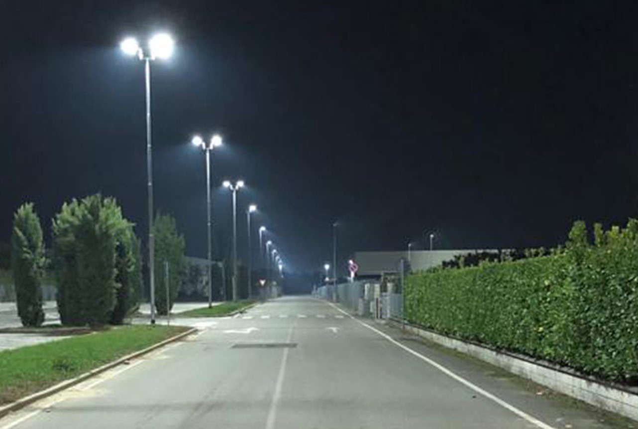 LED Straatverlichting 30W Warm Wit - Buiten Schijnwerper IP65 Waterdicht