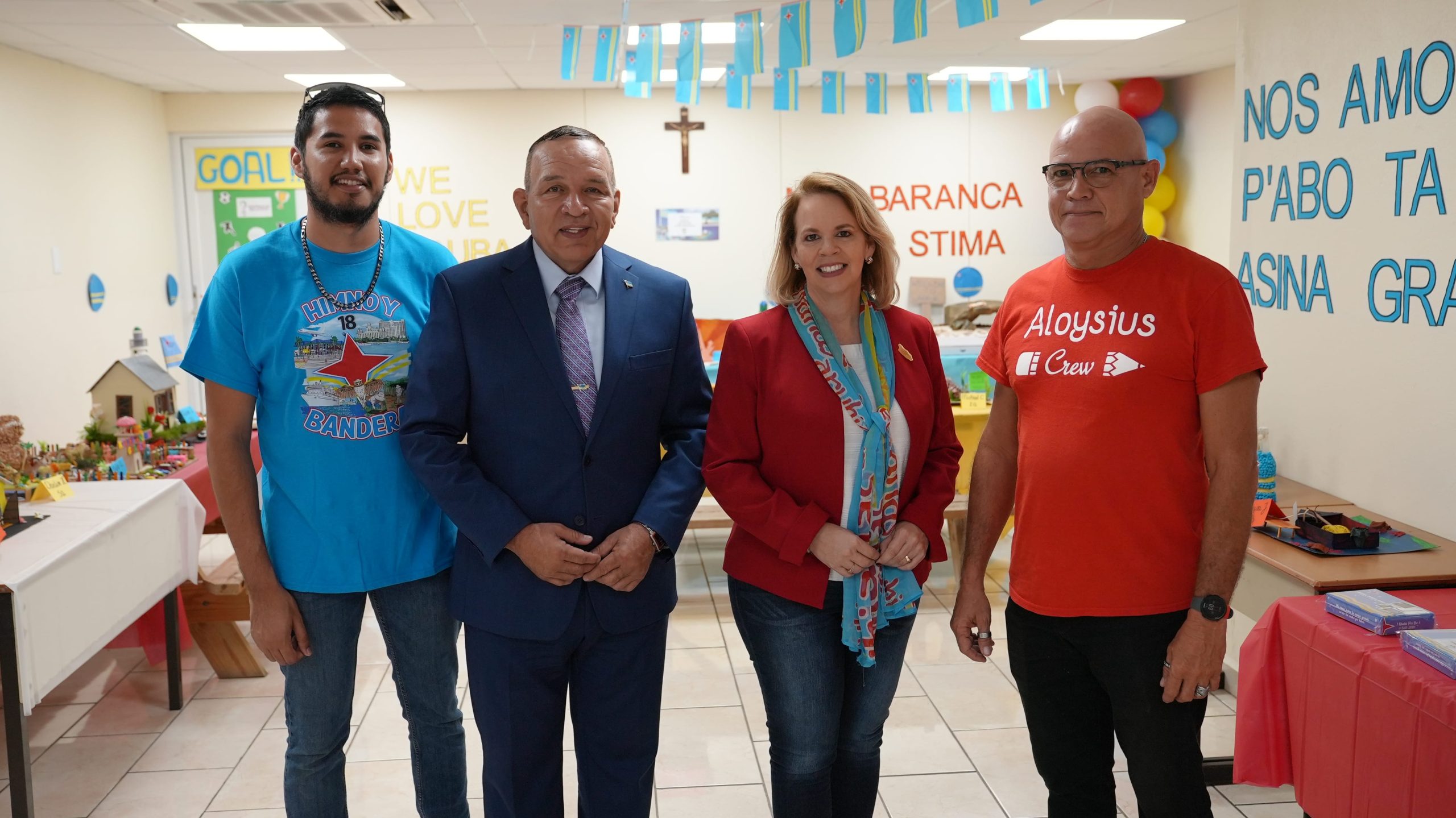 Prome Minister Ta Gradici Tur Maestro Pa Nan Dedicacion Na Enseñansa, Y Ta Desea Nan Hopi Exito Pa Aña Escolar 2023-2024 163 Mp Gradici Maestronan5 Scaled