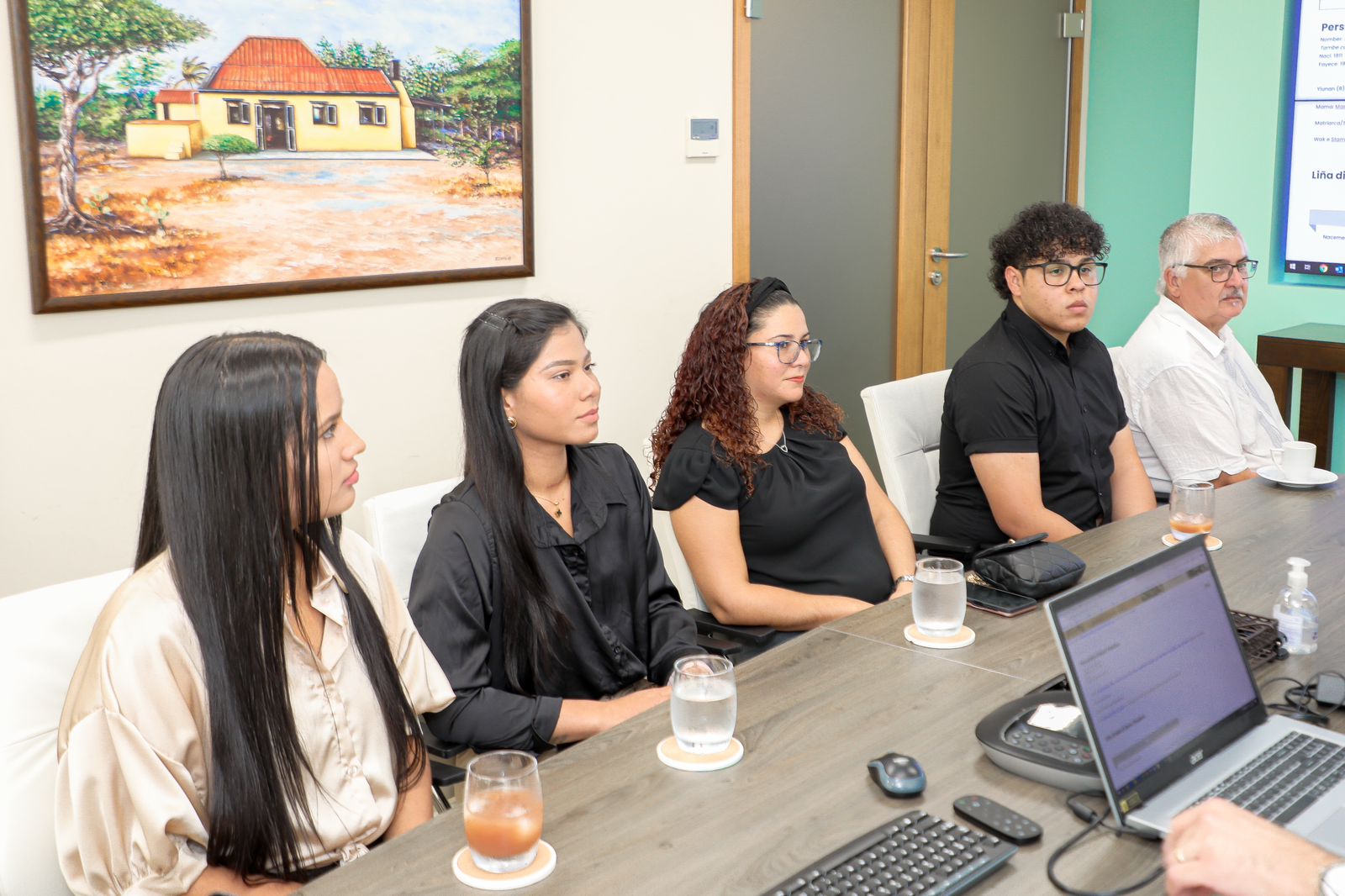 Minister Maduro A Topa Cu E Team Responsabel Pa E Plataforma Digital Pa Conserva Nos Herencia Cultural Coleccion Aruba 1