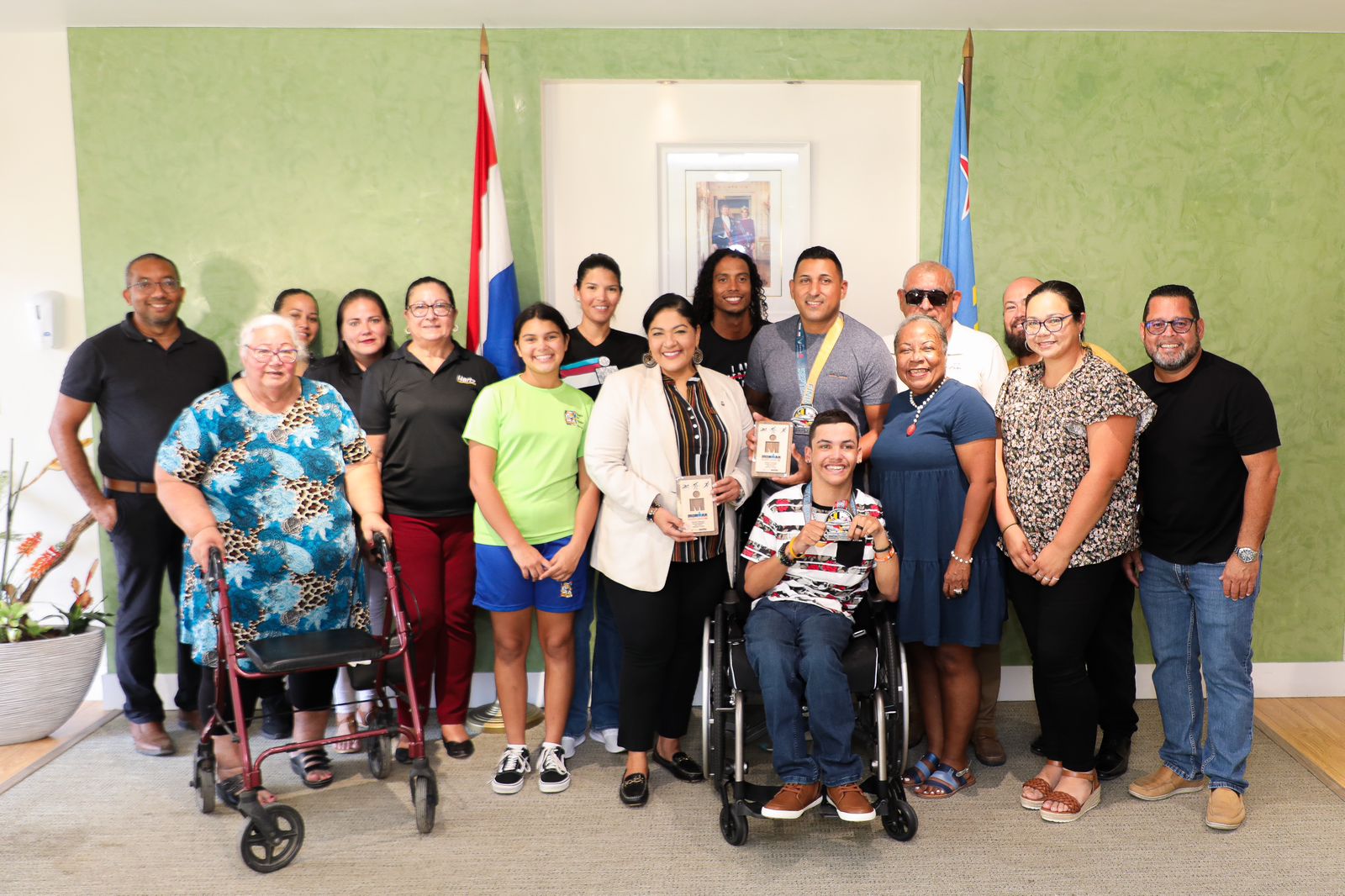 Minister Maduro A Ricibi Brainer Lampe, Disjonrick Jacobs Y Gerald Moreta Na Nan Yegada For Di Maryland 160 Pap Minister Maduro A Ricibi Brainer Lampe 2