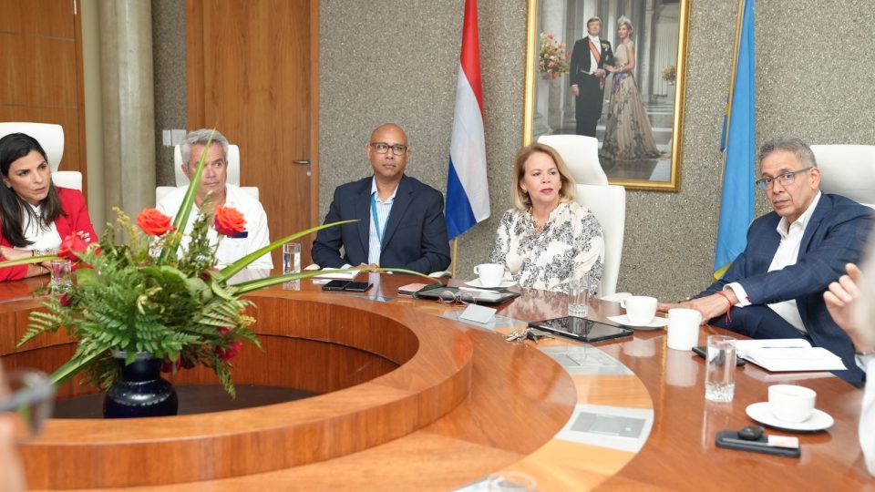 Reunion Entre Gobierno Di Aruba Y Inversionista Y Desaroyadonan Di Secrets Baby Beach Aruba Tabata Uno Positivo