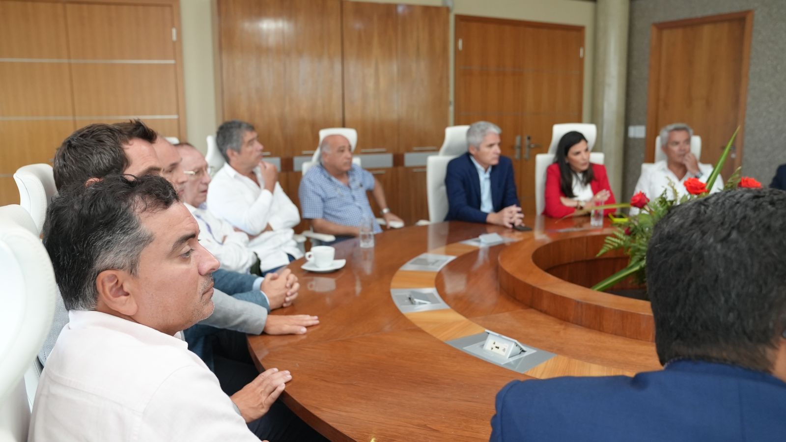 Reunion Entre Gobierno Di Aruba Y Inversionista Y Desaroyadonan Di Secrets Baby Beach Aruba Tabata Uno Positivo.3