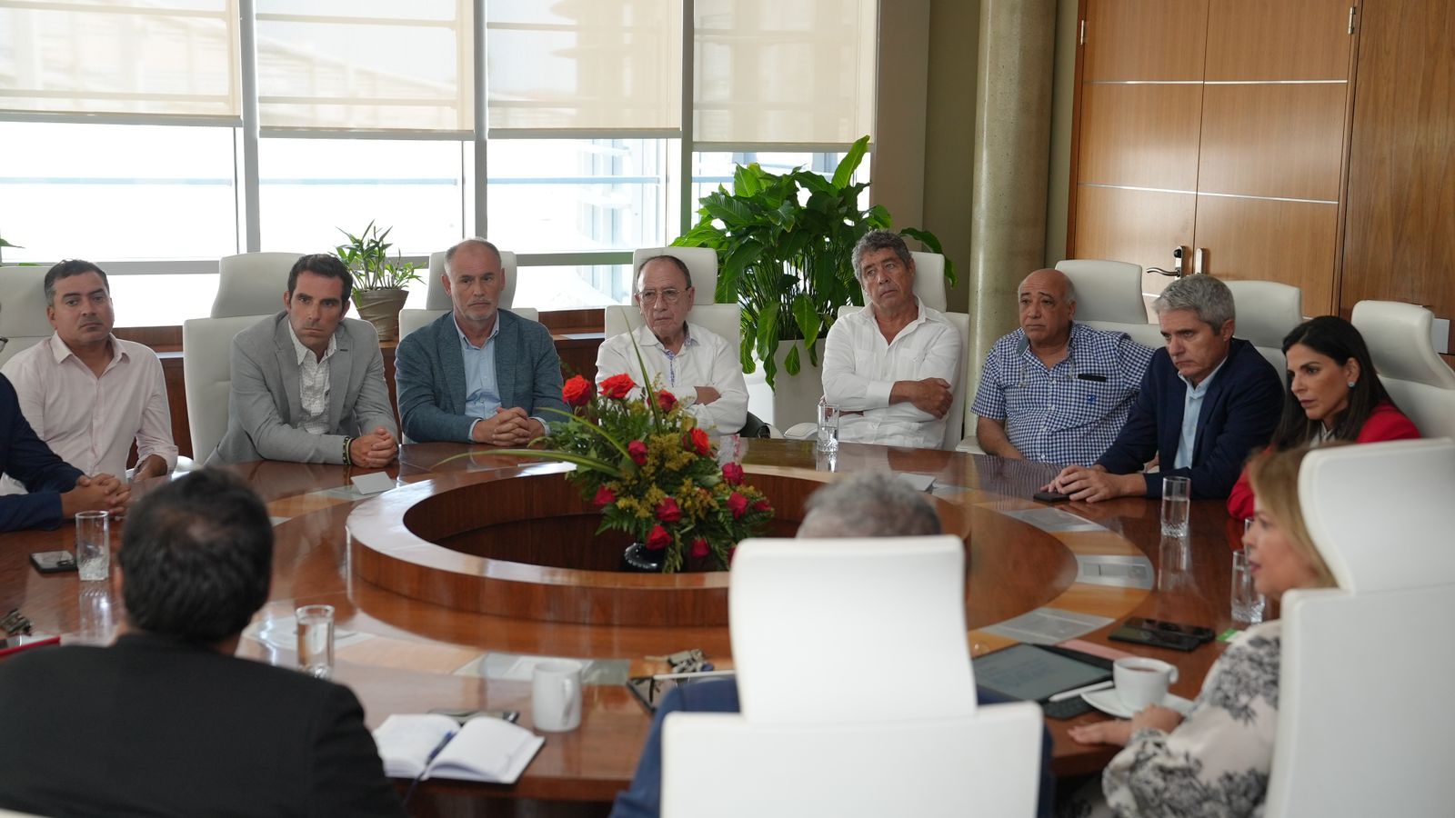 Reunion Entre Gobierno Di Aruba Y Inversionista Y Desaroyadonan Di Secrets Baby Beach Aruba Tabata Uno Positivo.33