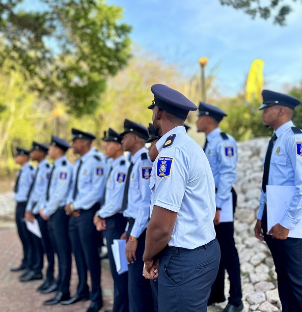 Dies Cuater Agente Nobo Pa Wardacosta Caribe Hulandes 160 Eng Fourteen New Coast Guards For The Caribbean Coast Guard .2