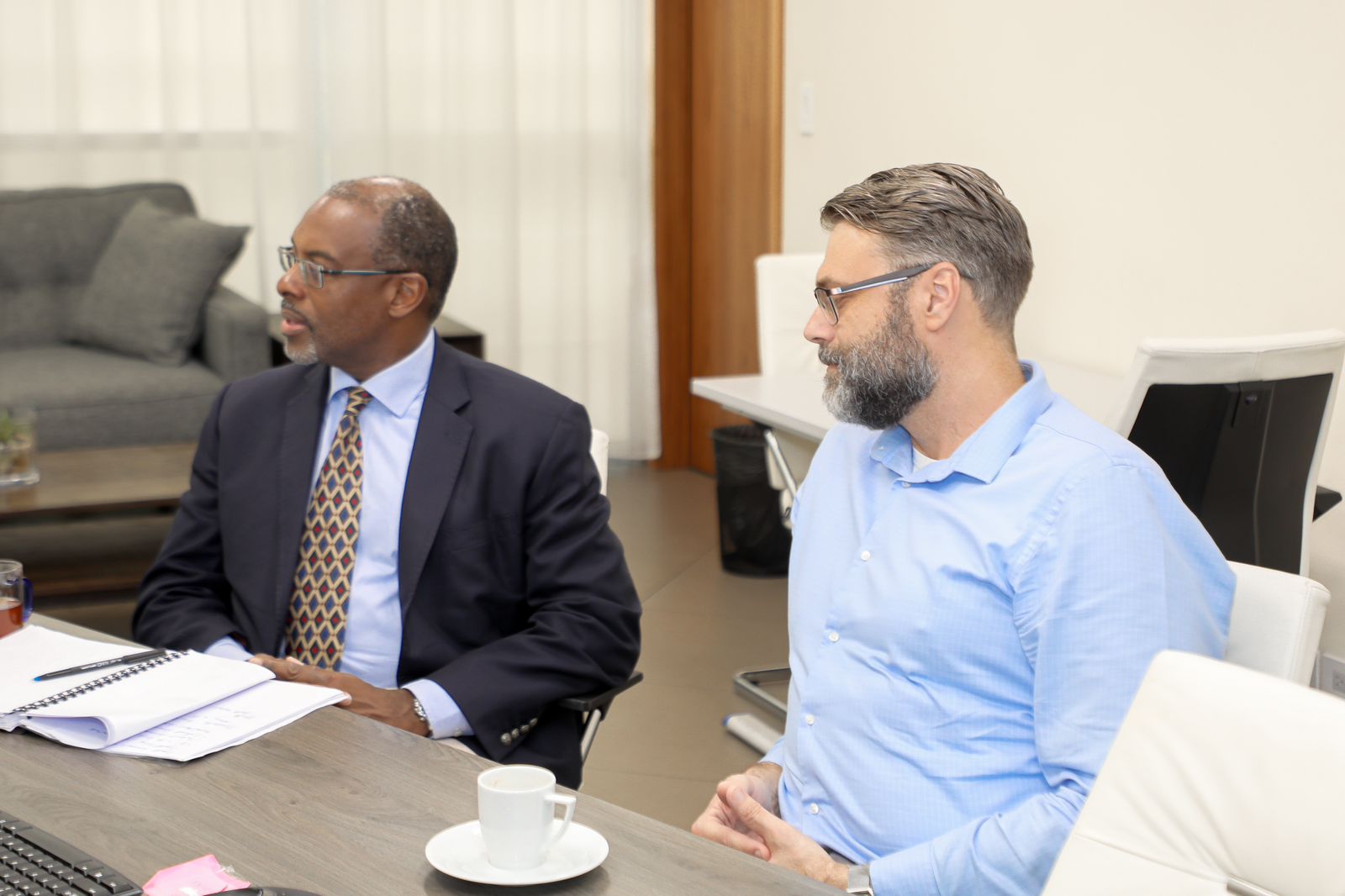 Minister A Reuni Cu Representante Di Unesco Pa Nos Region, Sr. Dr. Paul Hector 161 Eng The Minister Met With The Unesco 3