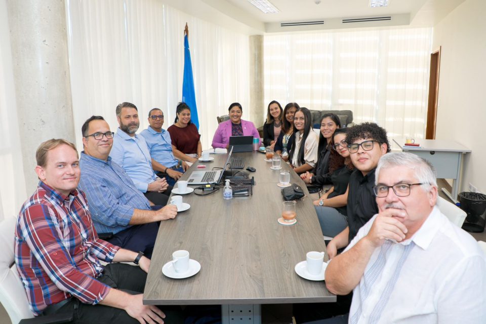 Minister Maduro A Topa Cu E Team Responsabel Pa E Plataforma Digital Pa Conserva Nos Herencia Cultural Coleccion Aruba 3