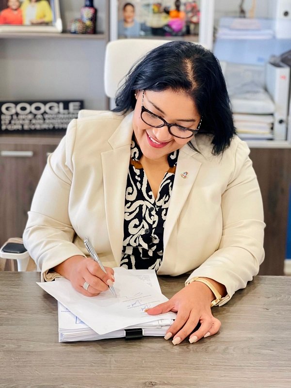 Aruba Public Finances Budget 2024 Signed And Will Be Delivered Today 160 Pap Awe Presupuesto 2024 A Wordo Firma Y Lo Wordo Entrega