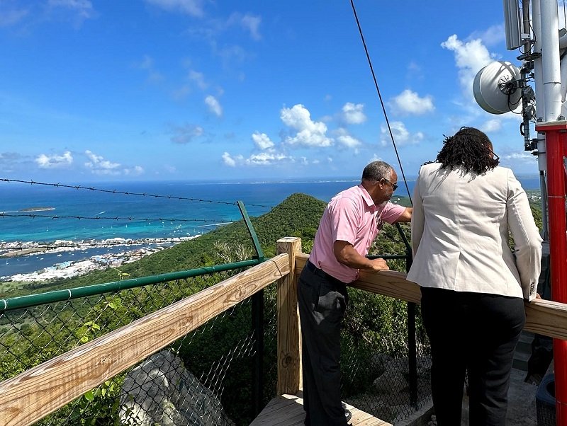 Prome Minister Silveria Jacobs A Haci Bishita Na Rada Nobo Riba Punta Di St. Peters Hill Di St Maarten 160 Pap Prome Minister Silveria Jacobs A Haci Bishita Na Rada Nobo Riba Punta Di St. Peters Hill Di St Maarten .1 1