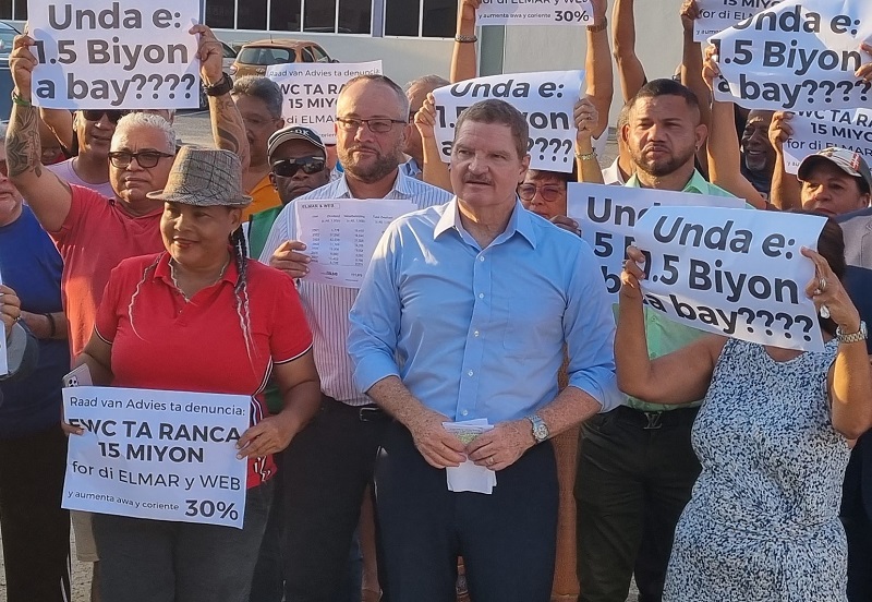 Lider Di Fracccion Di Avp, Mr. Mike Eman: 50% Di Pueblo Sufriendo Den Pobresa Anto Ta Papia Di Surplus! 160 50 Di Pueblo Sufriendo Den Pobresa Anto Ta Papia Di Surplus