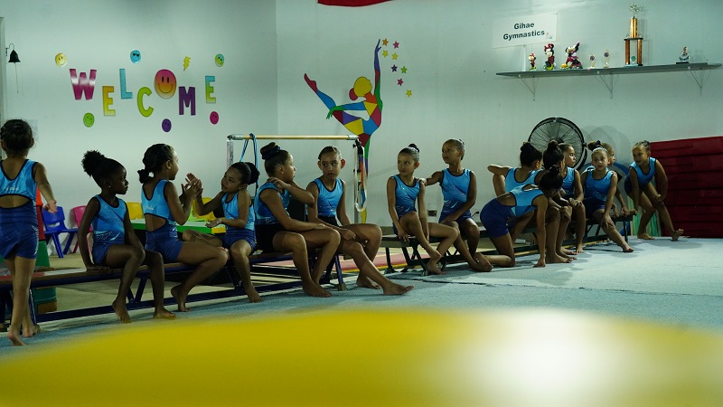 Minister Endy Croes A Bishita E Atletanan Di Gihae Gymnastics .7