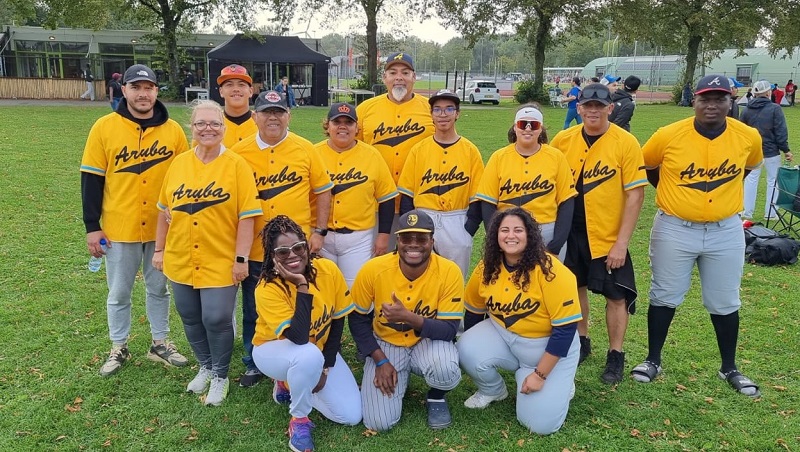Minister Thijsen A Atende Torneo Di Softball Arubiano Na Zoetermeer