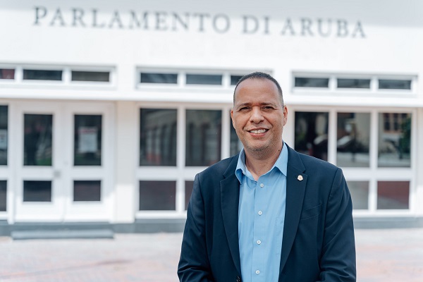 Parlamentario Marco Berlis.4