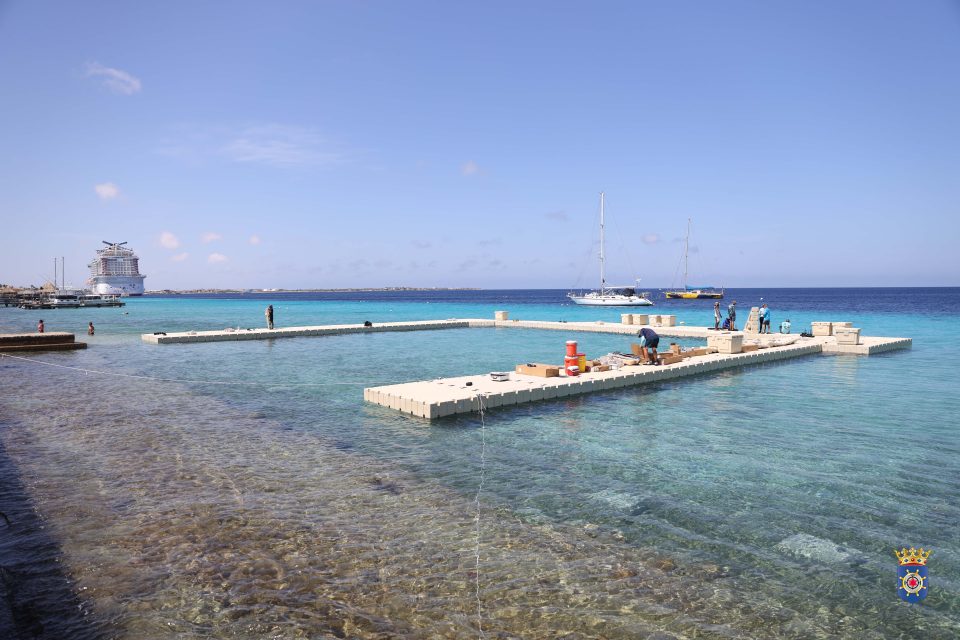 Pisina Flotante Na Parke Tului Temporalmente No Ta Aksesibel