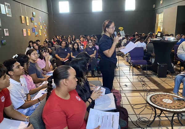 Representacion Di Hulanda Na Aruba Vno Hunto Cu Mas Of Menos 100 Alumno Di Historia Y Organisacion Politico Cu Actividad Di Prinsjesdag