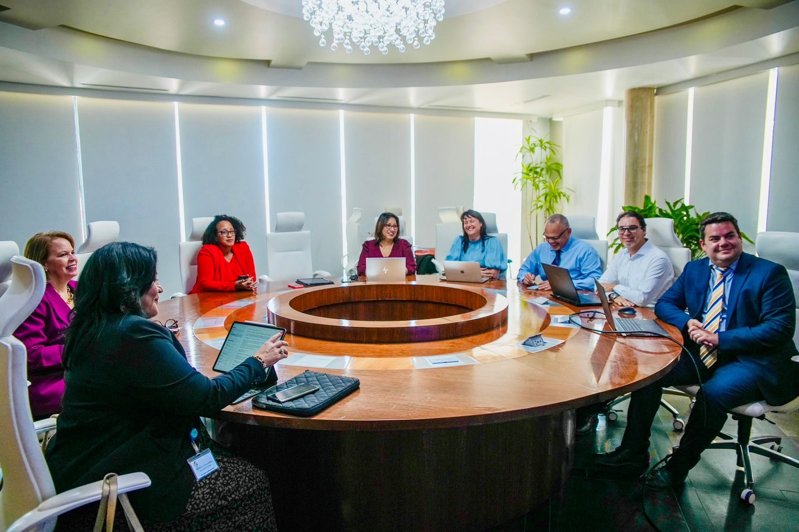 Minister President Y Minister Di Finansa A Wordo Informa Di E Trayecto Exitoso Di Digitalisacion Na Departamento Di Impuesto 163 Trayecto Exitoso Di Digitalisacion Na Dimp 02