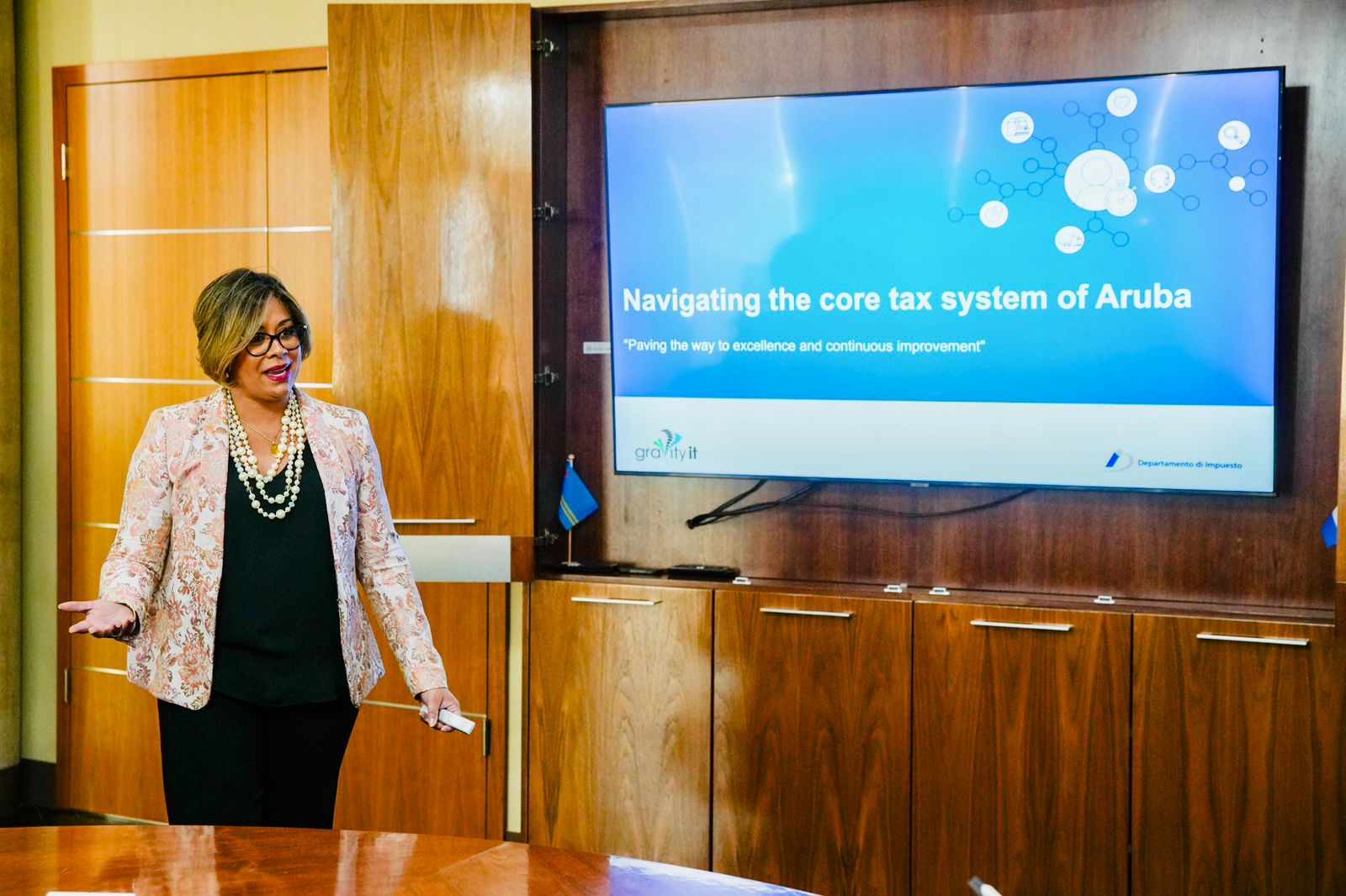 Minister President Y Minister Di Finansa A Wordo Informa Di E Trayecto Exitoso Di Digitalisacion Na Departamento Di Impuesto 166 Trayecto Exitoso Di Digitalisacion Na Dimp 04