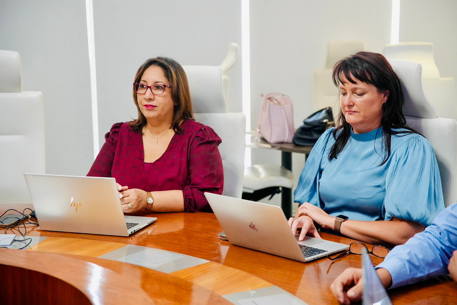 Minister President Y Minister Di Finansa A Wordo Informa Di E Trayecto Exitoso Di Digitalisacion Na Departamento Di Impuesto 160 Trayecto Exitoso Di Digitalisacion Na Dimp 05