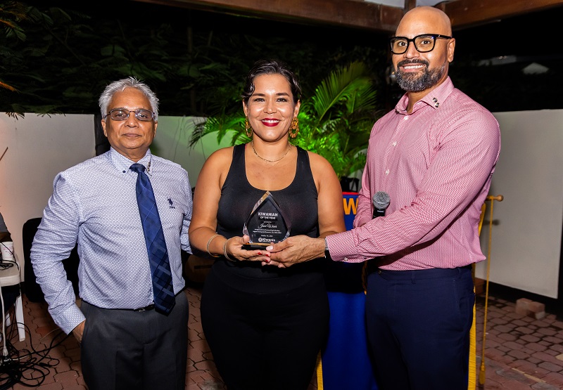 Kiwanis Club Van Aruba Installeert Nieuwe Director Voor 2023-2024 162 Kiwanian Of The Year Award To Jane Wever.4