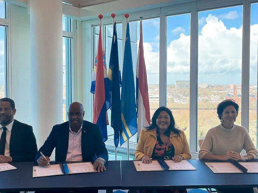 Minister Xiomara Maduro A Reuni Den E 'Vierlandenoverleg' Riba Enseñansa Y Cultura Cu Mandatarionan Di Reino Hulandes 166 4 Landenoverleg Nov23 05