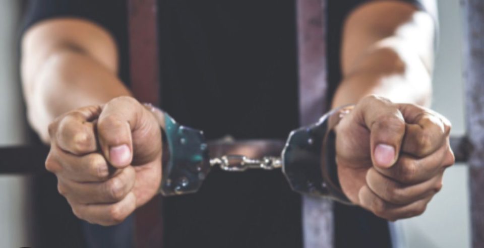 Dos Hoben Deteni Pa Arma Di Candela