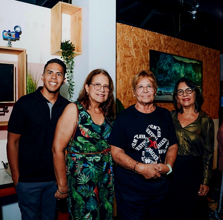 Luty Martines Cu E Lifetime Achievement Award Di Cinearuba 160 Luty Martines Cu E Lifetime Achievement Award Di Cinearuba.5