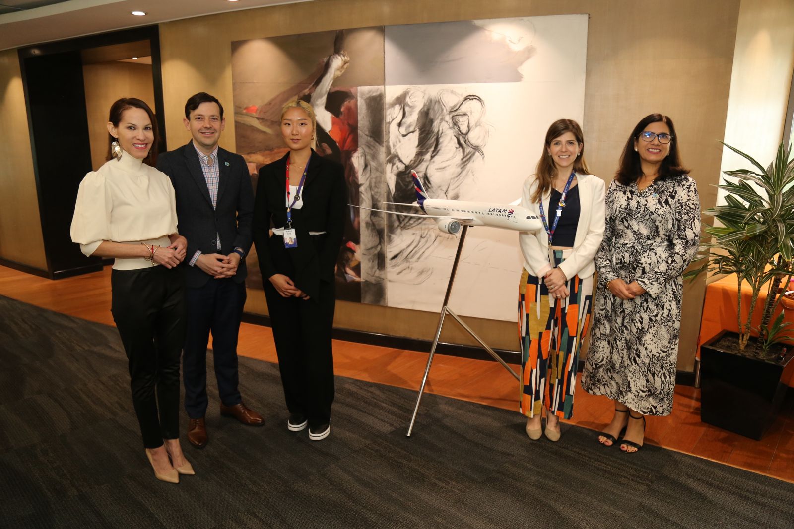 Aruba Tourism Authority Y Aruba Airport Authority Cu Bishita Exitoso Na Chile Y Peru