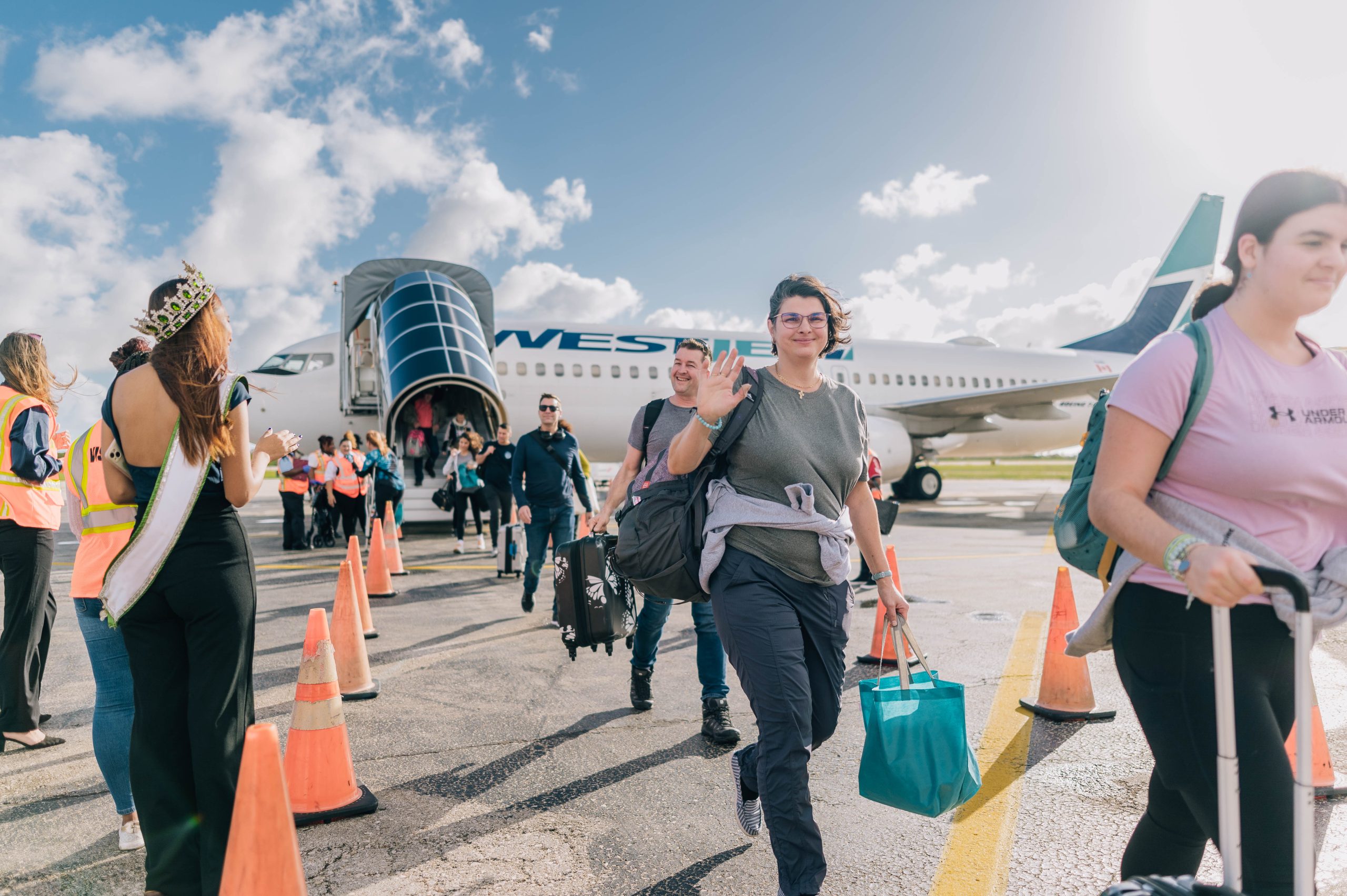 Bonaire Verwelkomt Eerste Westjet Vlucht Vanuit Toronto 166 Boneiru A Yama Bon Bini Na E Prome Buelo Di Westjet For Di Toronto4 Scaled