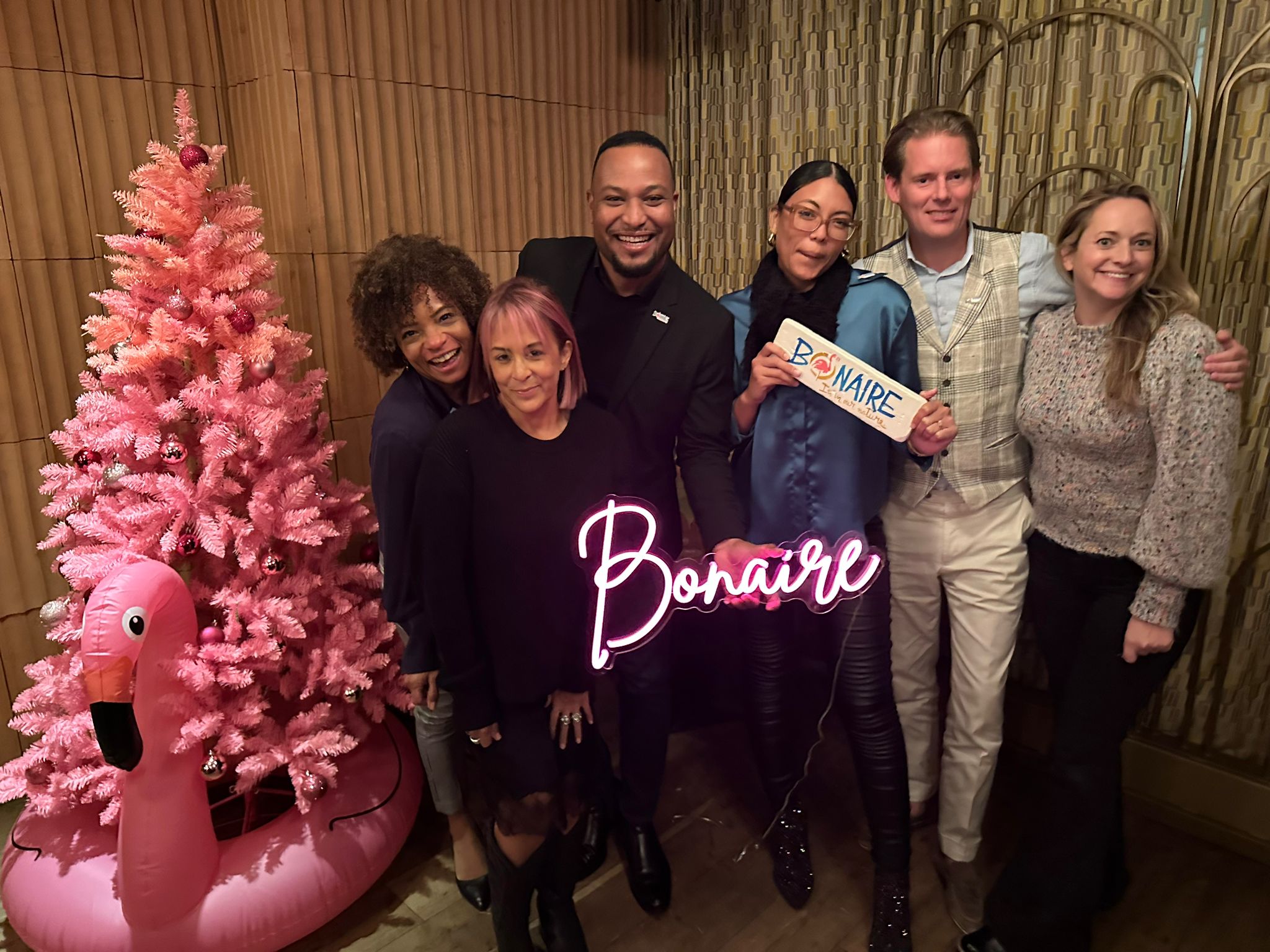 Bonaire Verwelkomt Eerste Westjet Vlucht Vanuit Toronto 165 Boneiru A Yama Bon Bini Na E Prome Buelo Di Westjet For Di Toronto6