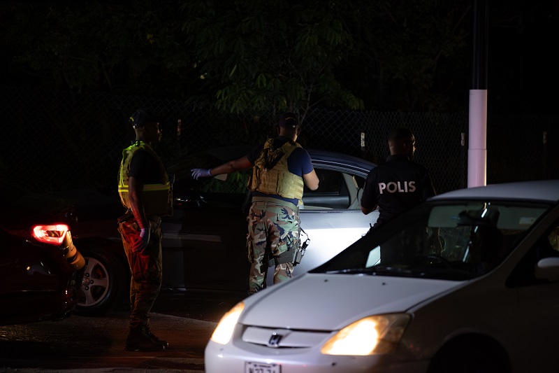 Militarnan Di Korsou Ta Asisti Kuerpo Polisial Korsou.3