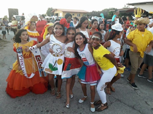 Parada Di Carnaval Di Colegio Laura Wernet Paskel