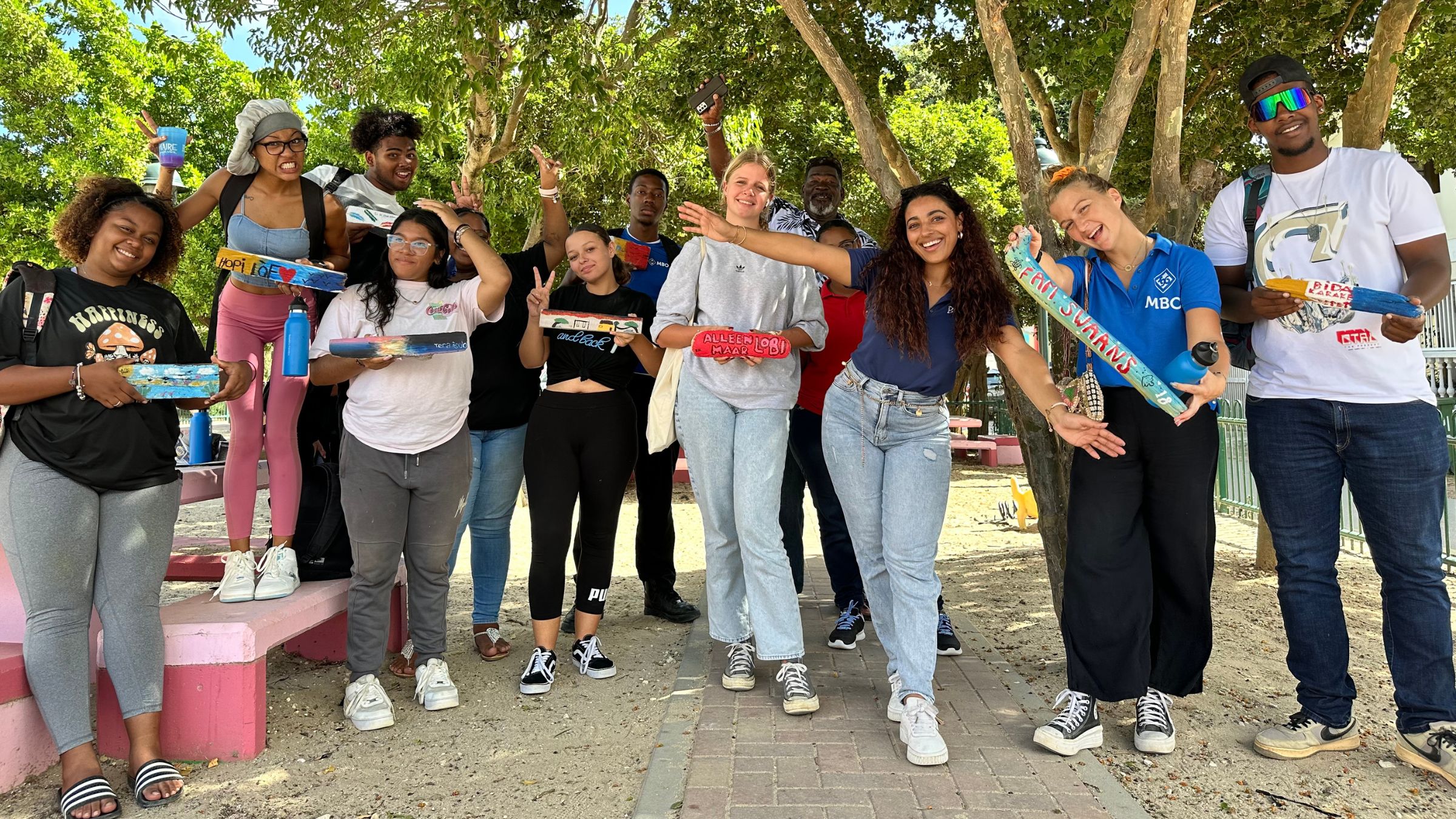 Tcb Ta Inspira Hobennan Boneriano Den Kolaborashon Ku Scholengemeenschap Bonaire Sgb I E Artista Lokal Norwin Nochi Coffie.3