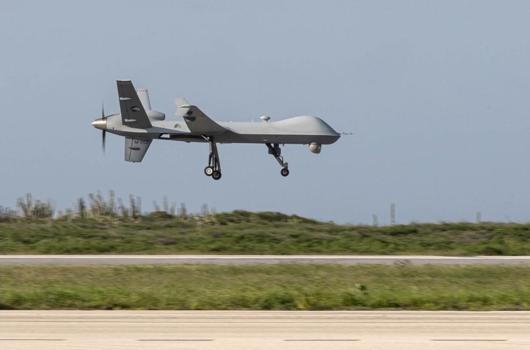 Unmanned Aircraft Mq-9 Departs From Curaçao 160 Mq 9 1