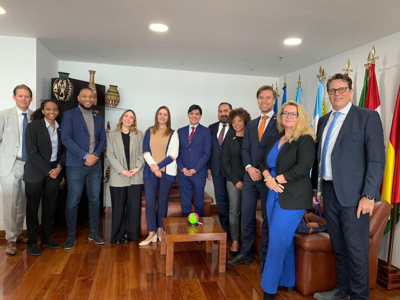 Delegashon Di Boneiru A Biaha Pa Colombia Ku Un Mishon Komersial