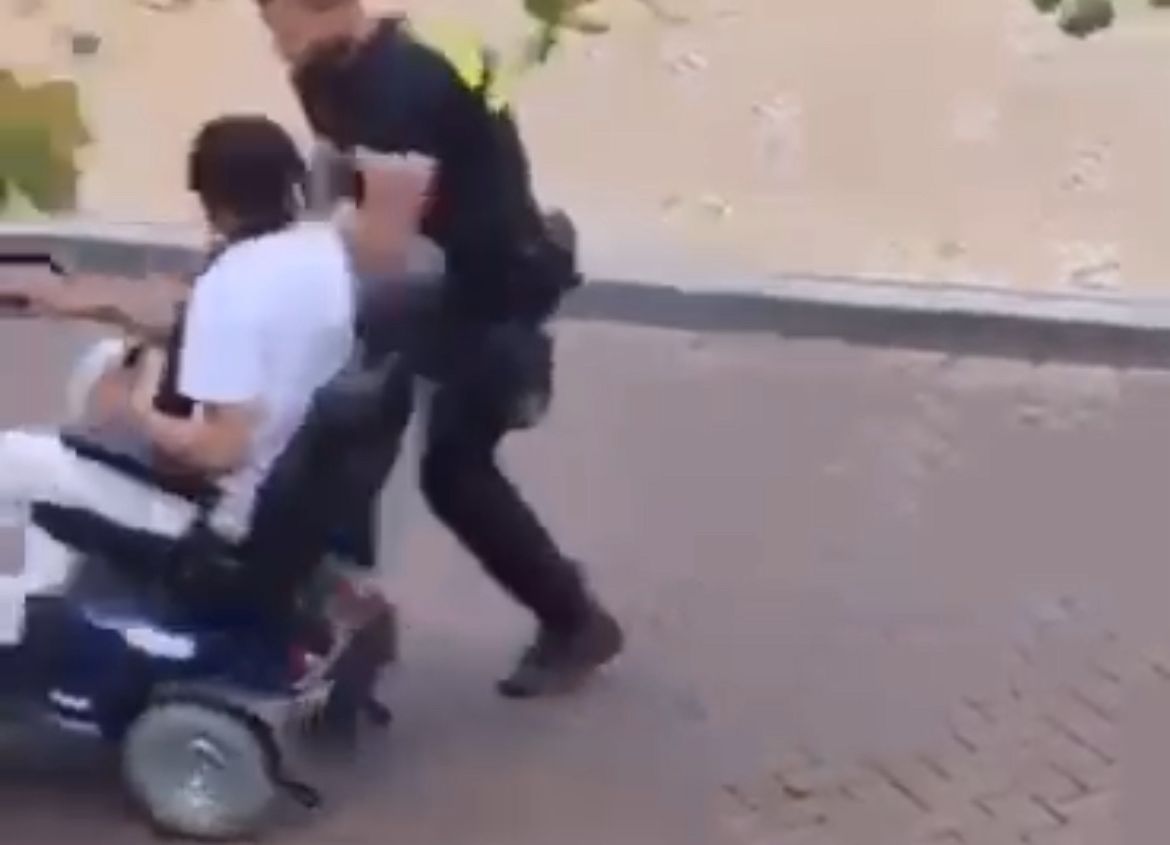 Polis Hulandes A Agredi Homber Invalido Sin Ningun Motibo 1