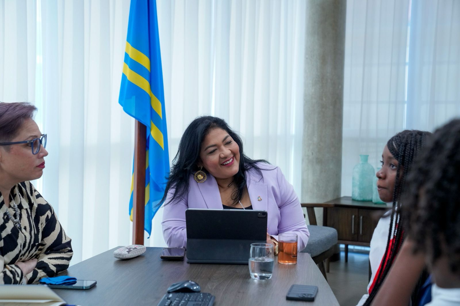 Minister Maduro A Contesta Preguntanan Di Studiantenan Di Epi Sector Hospitalidad Riba Gobernacion Cu Ta Toca Finansa Y Cultura Na Aruba 161 Studiantenan Di Epi 04